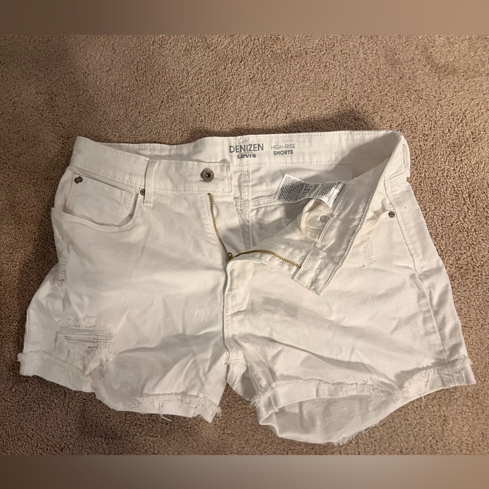 Levi Denizen distressed shorts size 10